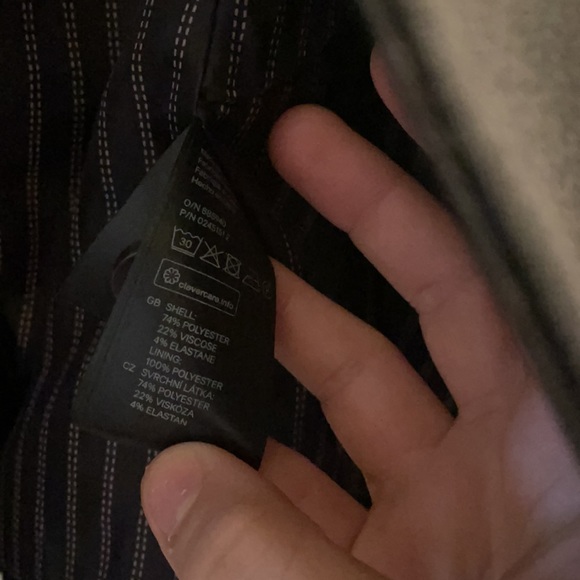 Gorgeous Black Blazer / Pinstripe pattern within - Picture 7 of 8